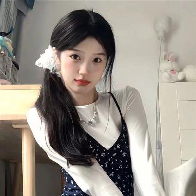 模仿女孩